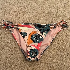Billabong floral bikini bottom - size medium no tag